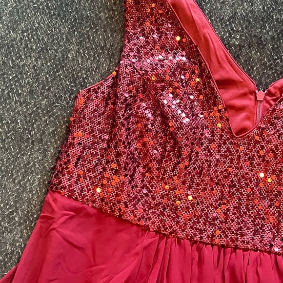 Formal Red dress with a sequin top - Picture 11 of 11